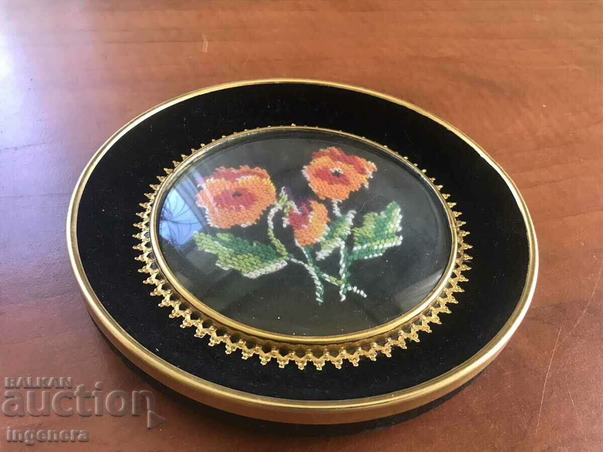 TAPITERIE PANOU CUUSAT CADRU LEMN FERINGURI METALICE - 5