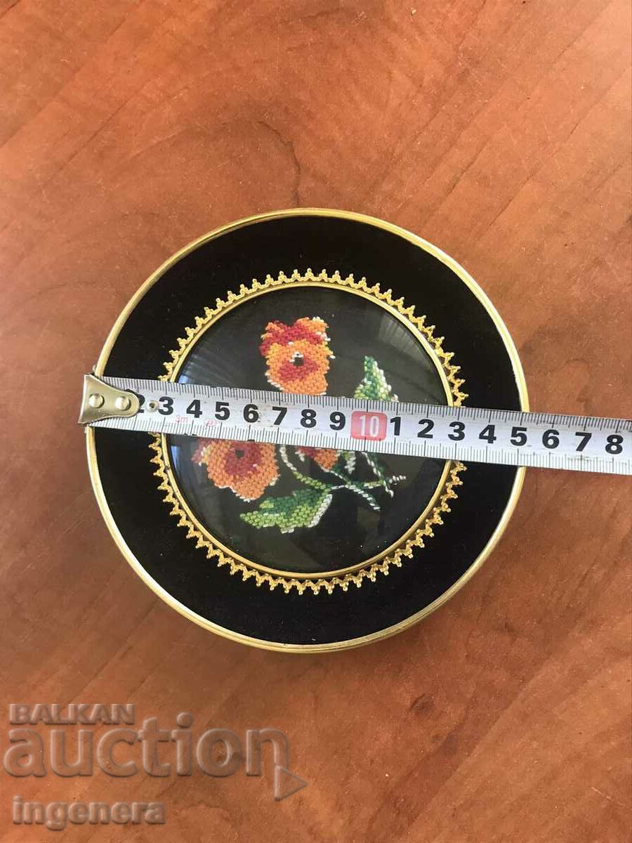 TAPITERIE PANOU CUUSAT CADRU LEMN FERINGURI METALICE - 6