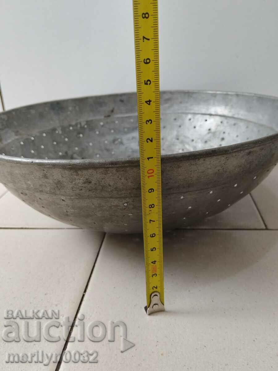 Παράδοση Παλιό χάλκινο τρυπητό χάλκινο δοχείο, χάλκινο σουρωτήρι καζάνι καζάνι Παράδοση Παλιό χάλκινο τρυπητό χάλκινο δοχείο, χάλκινο σουρωτήρι καζάνι καζάνι