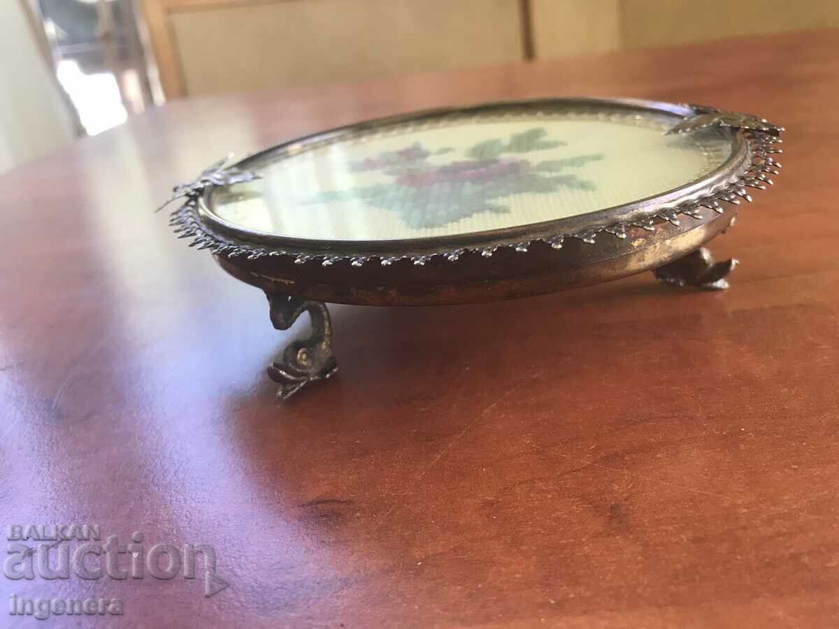 TAPESTRY SEWED FEET METAL FITTINGS with price 35.00 BGN | € 17.90 TAPESTRY SEWED FEET METAL FITTINGS with price 35.00 BGN | € 17.90