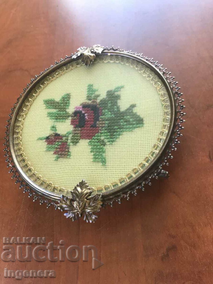 TAPESTRY SEWED FEET METAL FITTINGS - 6 TAPESTRY SEWED FEET METAL FITTINGS - 6