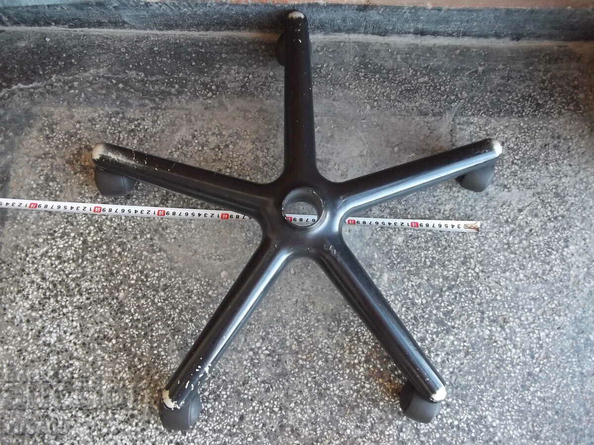 Auction  Metal cross chair with wheels for an office chair