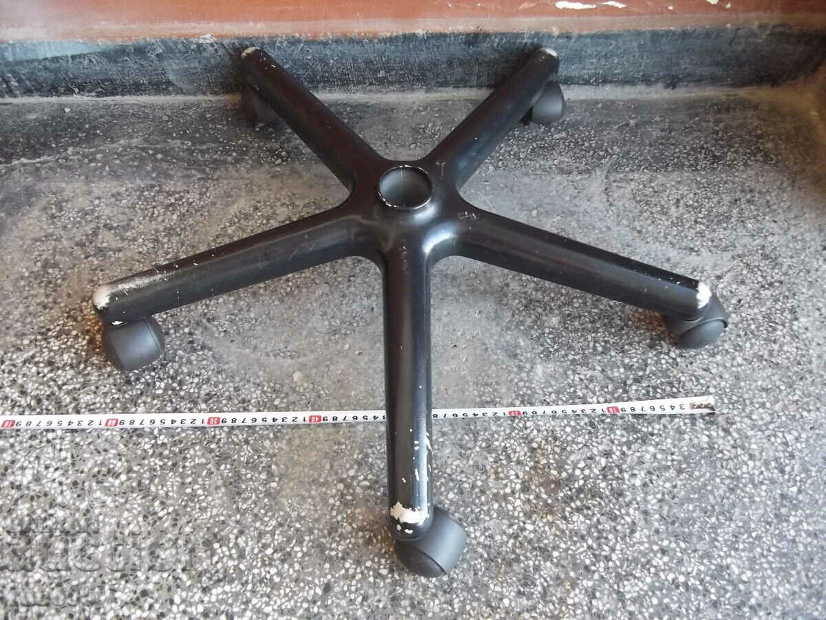 Delivery of Metal cross chair with wheels for an office chair