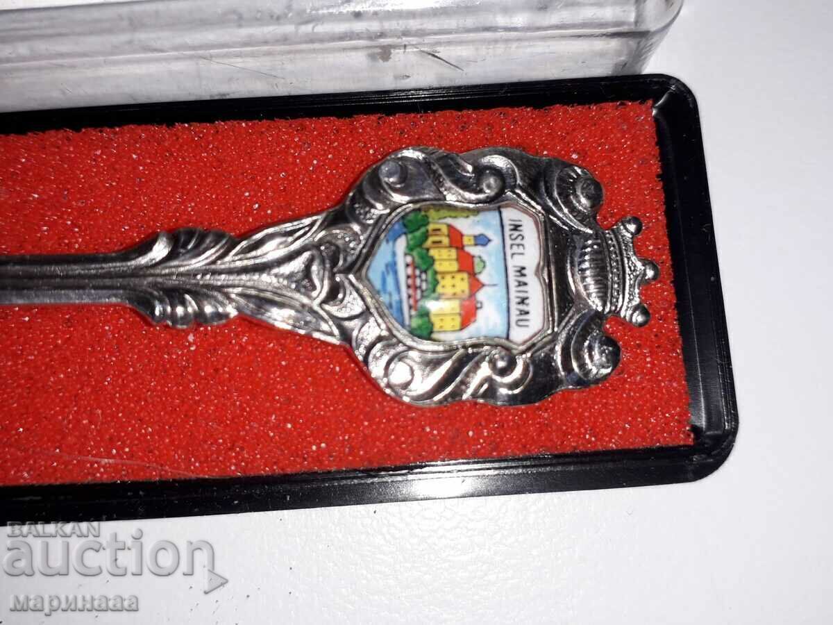 Auction  COLLECTION. A SPOON IN A BOX. SILVER BRONZE