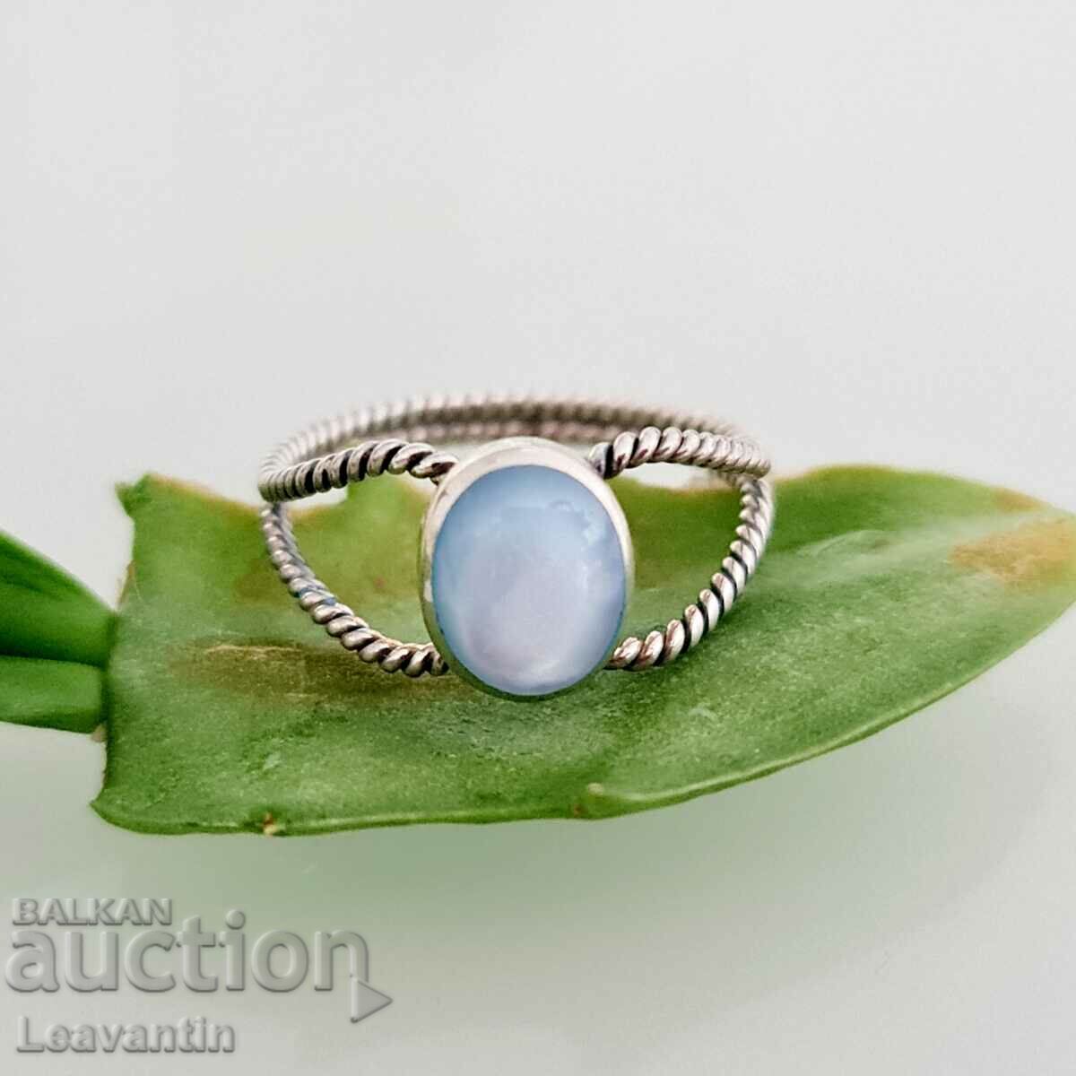 5061 Silver ring with mother-of-pearl