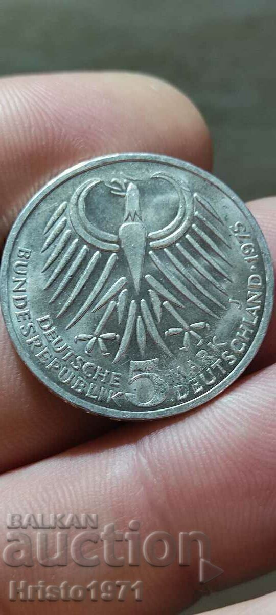 5 марки 1975 с цена € 22.00 | 43.03 лв.
