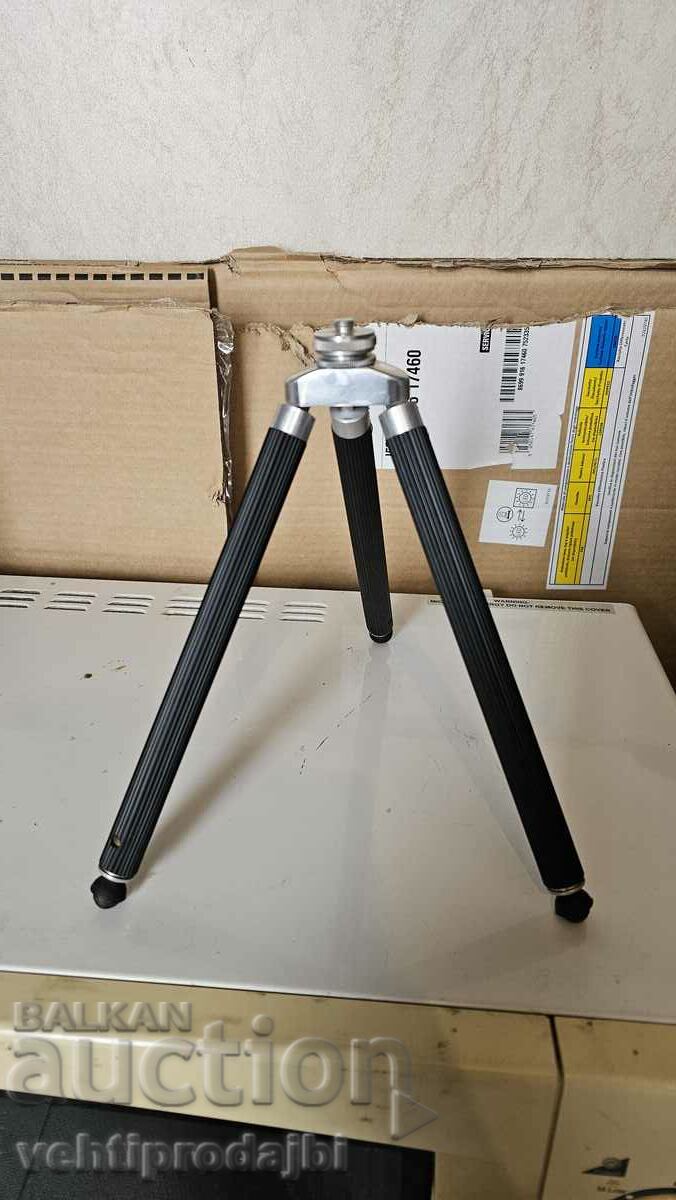 Tripod camera