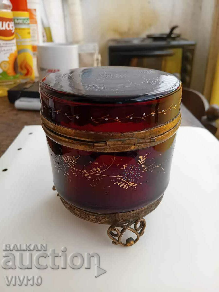 Cutie de bijuterii antic, Boemia, cristal cu preț 140.00 BGN | € 71.58 Cutie de bijuterii antic, Boemia, cristal cu preț 140.00 BGN | € 71.58