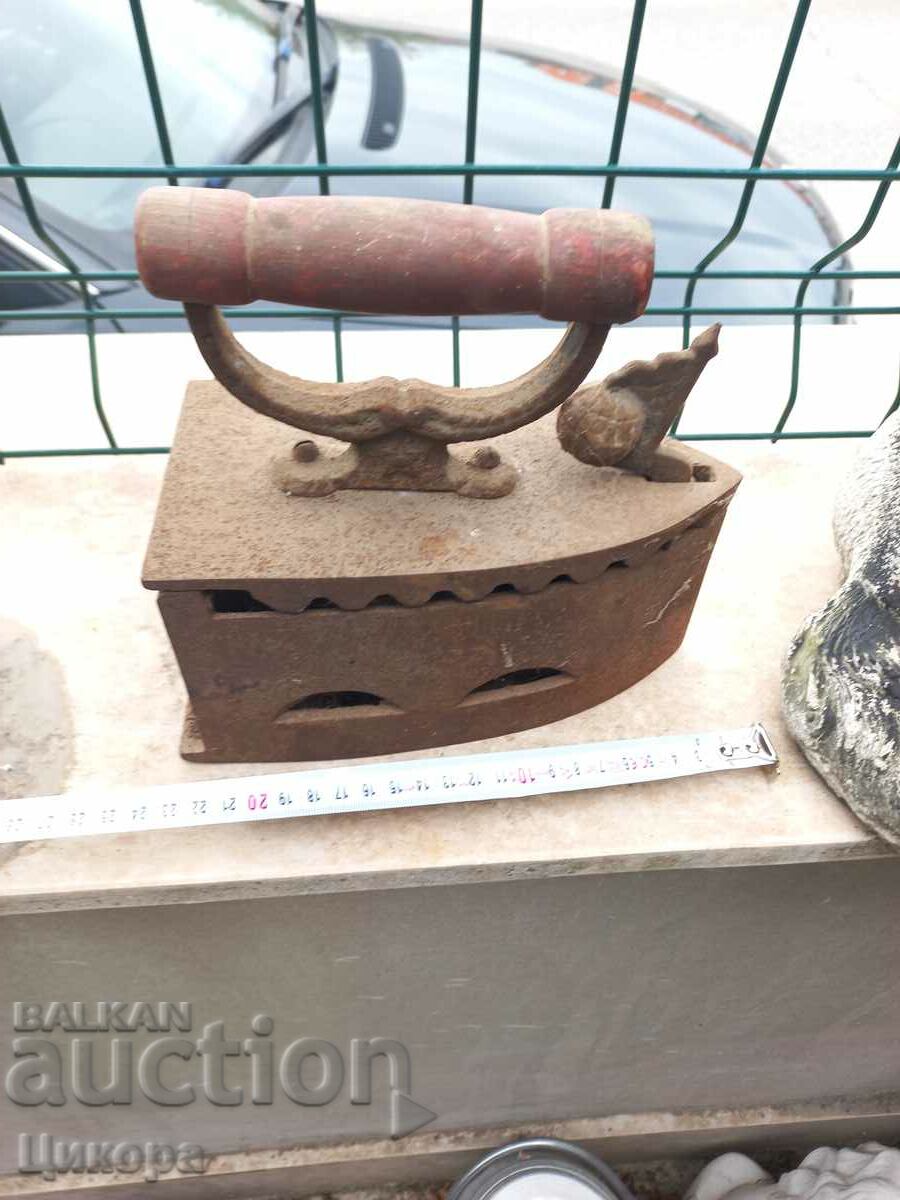 OLD IRON ON A CHARCOAL BRAKE with price 120.00 BGN | € 61.36 OLD IRON ON A CHARCOAL BRAKE with price 120.00 BGN | € 61.36