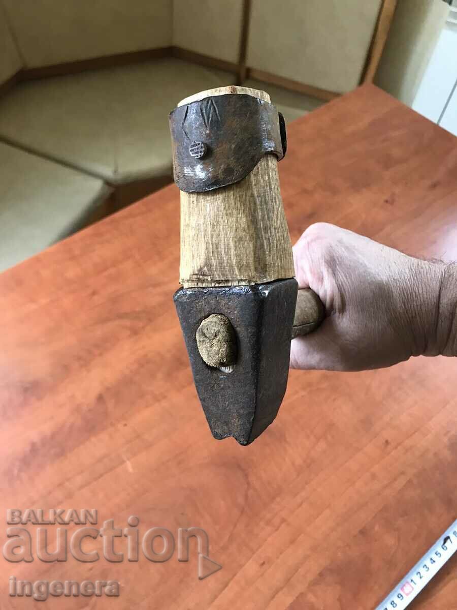 Auction BOTTLER'S HAMMER ANTIQUE BEECH WROUGHT IRON Auction BOTTLER'S HAMMER ANTIQUE BEECH WROUGHT IRON