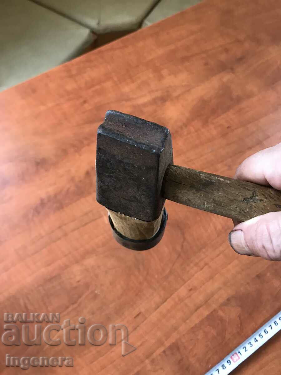 BOTTLER'S HAMMER ANTIQUE BEECH WROUGHT IRON - 6 BOTTLER'S HAMMER ANTIQUE BEECH WROUGHT IRON - 6