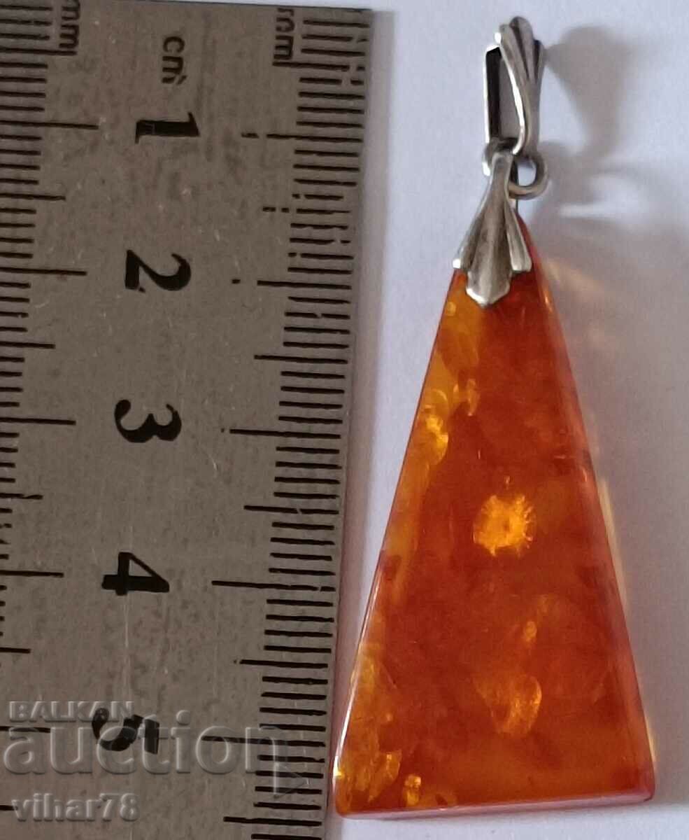 pandantiv din argint cu chihlimbar cu preț 79.99 BGN | € 40.90 pandantiv din argint cu chihlimbar cu preț 79.99 BGN | € 40.90