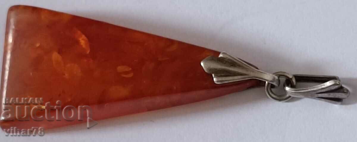 Licitație pandantiv din argint cu chihlimbar Licitație pandantiv din argint cu chihlimbar