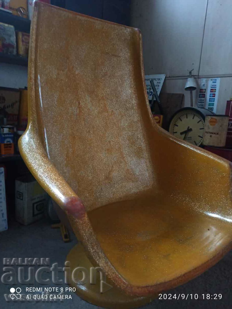 Vintage chair, throne from the early 70s