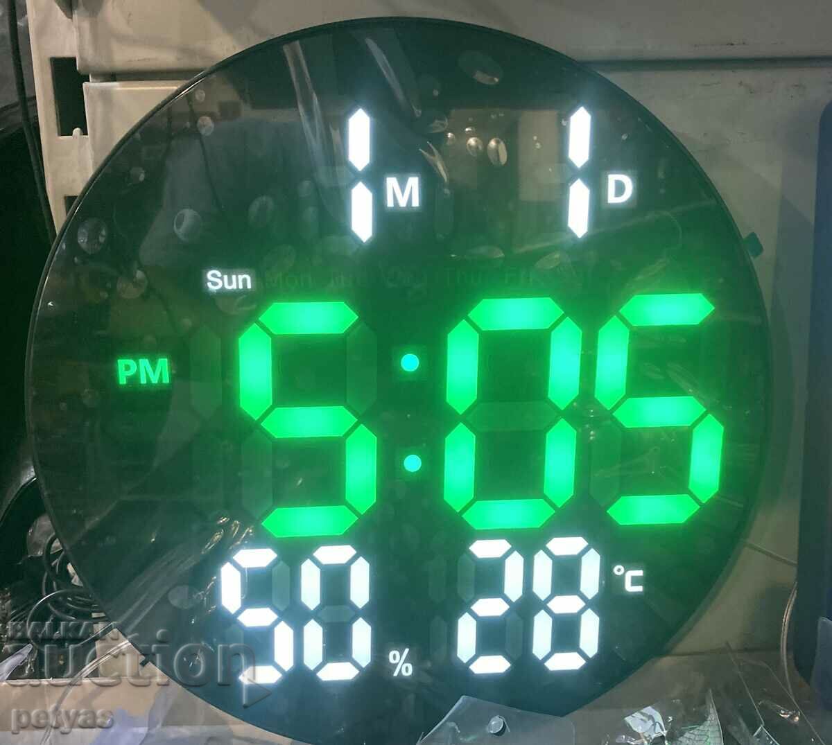 Auction  LED clock with time, week, temperature humidity + distances