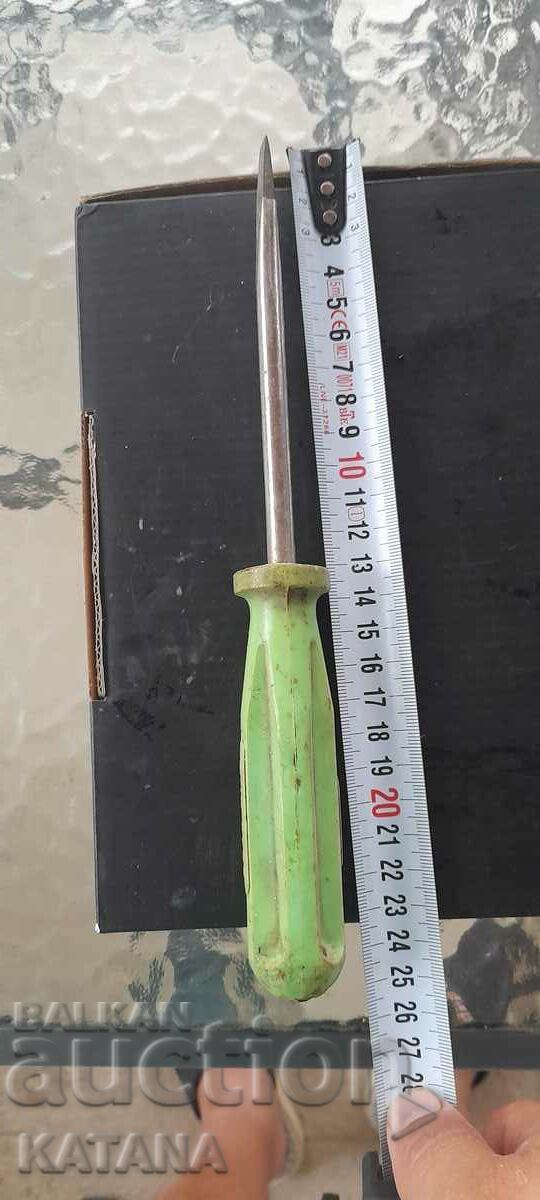 An old screwdriver with price 10.00 BGN | € 5.11 An old screwdriver with price 10.00 BGN | € 5.11