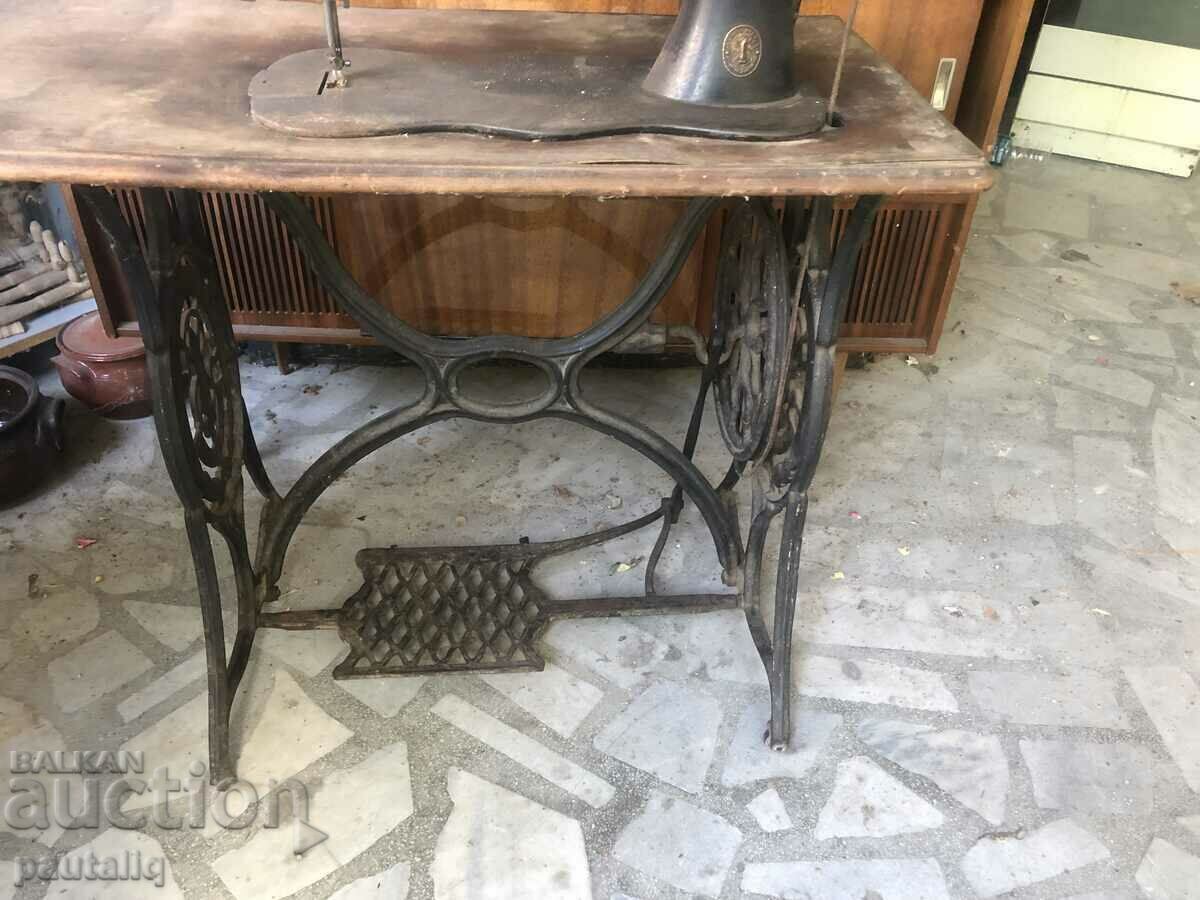 VERY OLD SINGER SEWING MACHINE RARE MODEL with price 135.00 BGN | € 69.02