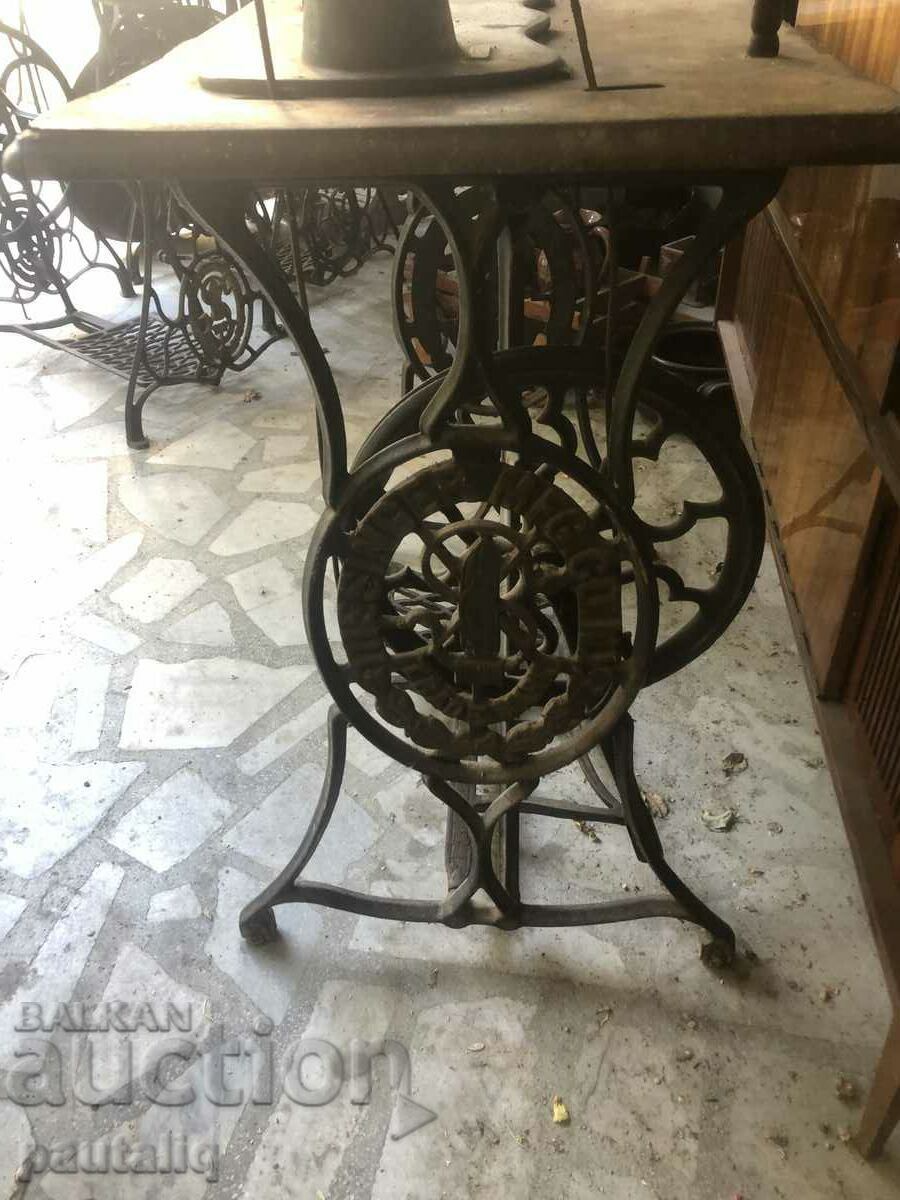 Delivery of VERY OLD SINGER SEWING MACHINE RARE MODEL