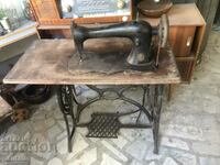 VERY OLD SINGER SEWING MACHINE RARE MODEL