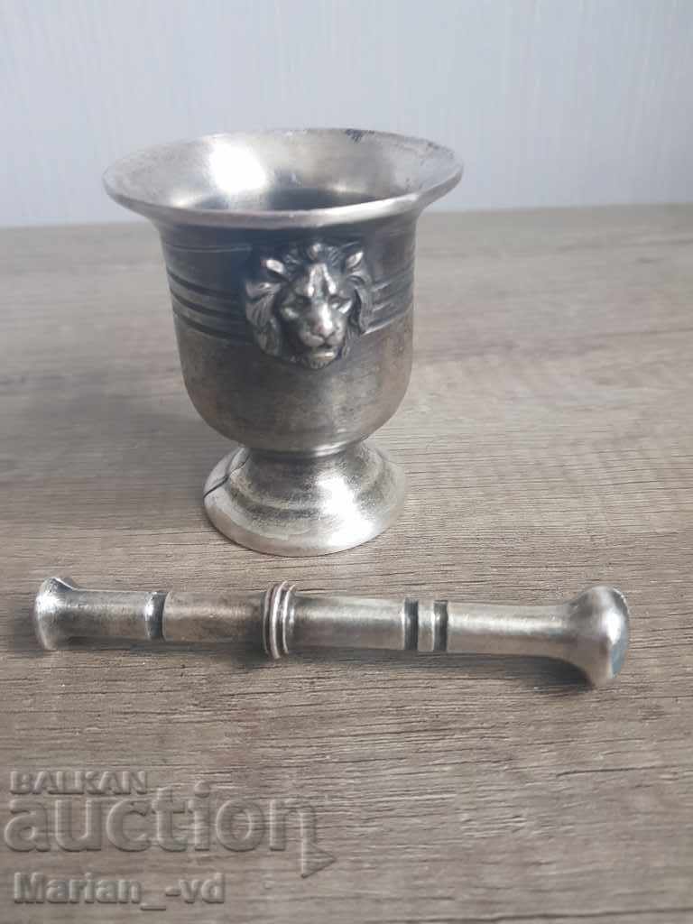 Delivery of An old little mortar and pestle