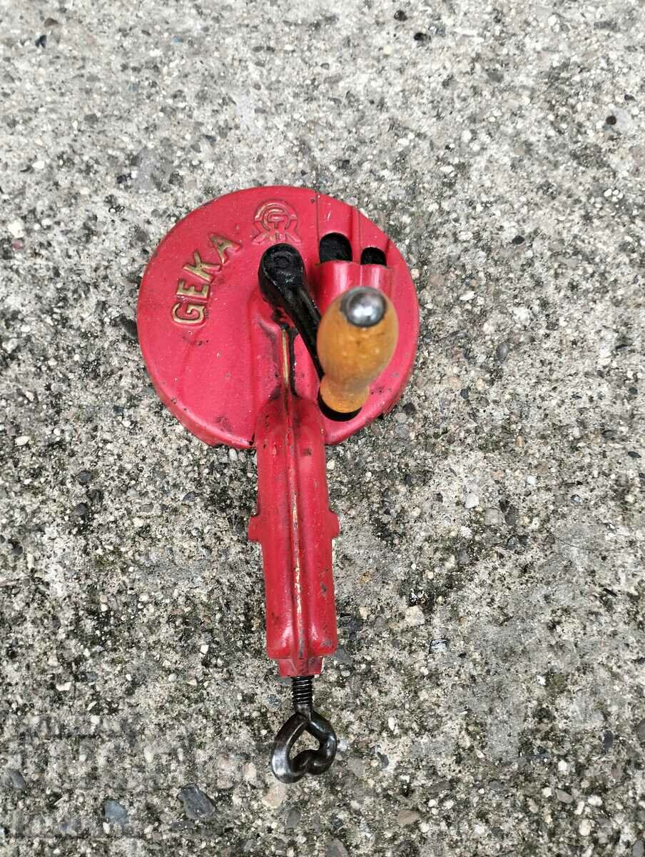 Vegetable cutting machine with price 34.99 BGN | € 17.89 Vegetable cutting machine with price 34.99 BGN | € 17.89