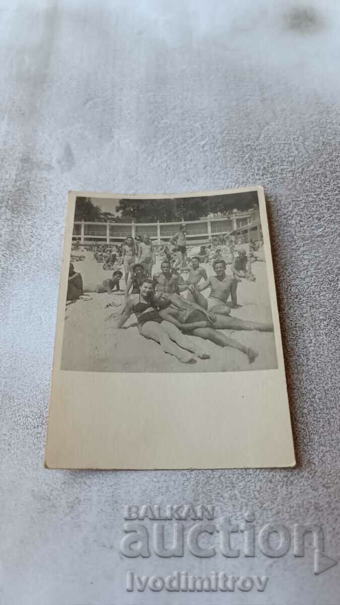 Photo Youth and girl on the beach