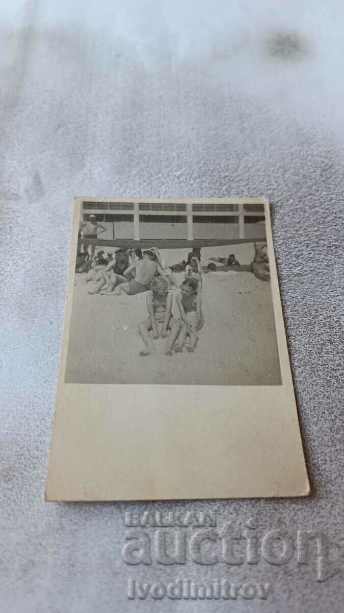 Photo Two little girls on the beach