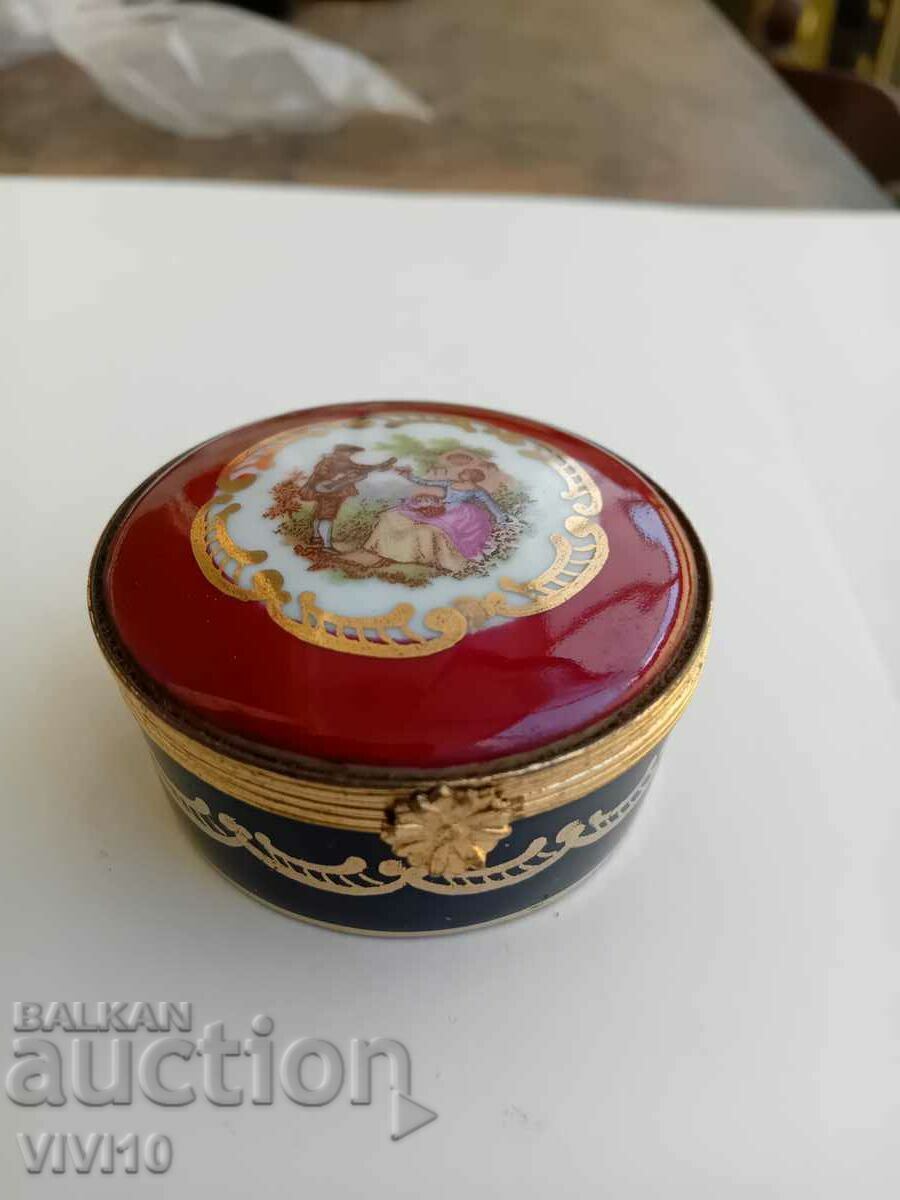 A unique Limoges porcelain box with price 50.00 BGN | € 25.56 A unique Limoges porcelain box with price 50.00 BGN | € 25.56