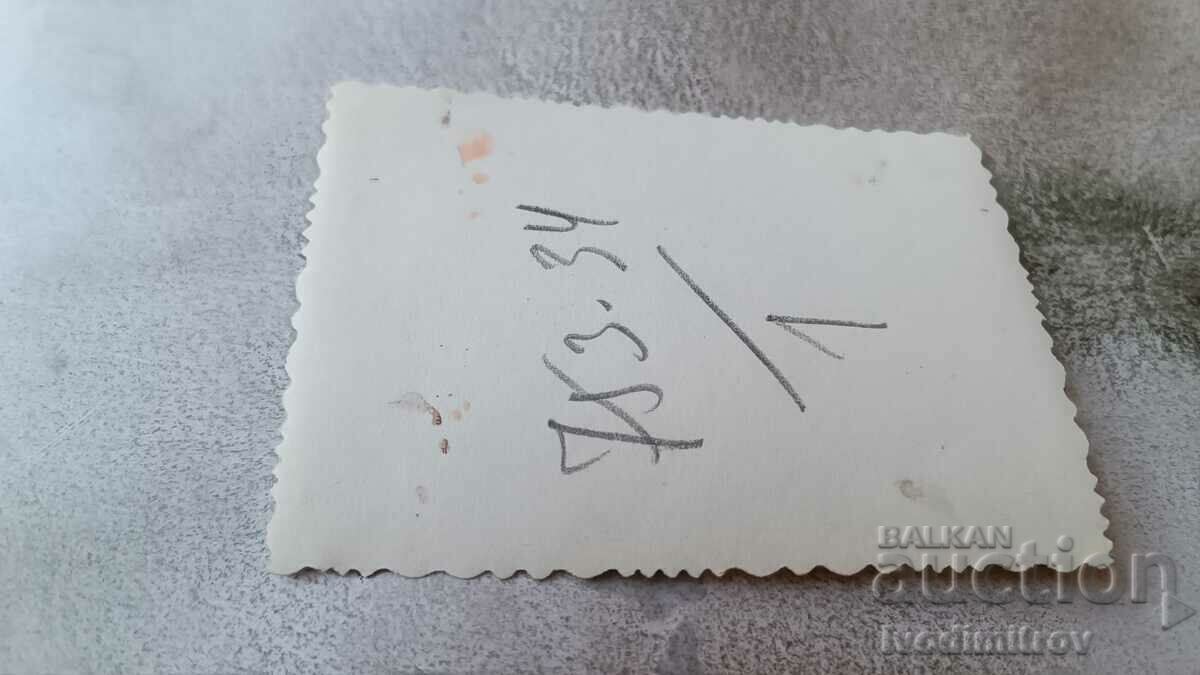 Foto Sofia Fată tânără pe trotuar cu preț 1.85 BGN | € 0.95 Foto Sofia Fată tânără pe trotuar cu preț 1.85 BGN | € 0.95