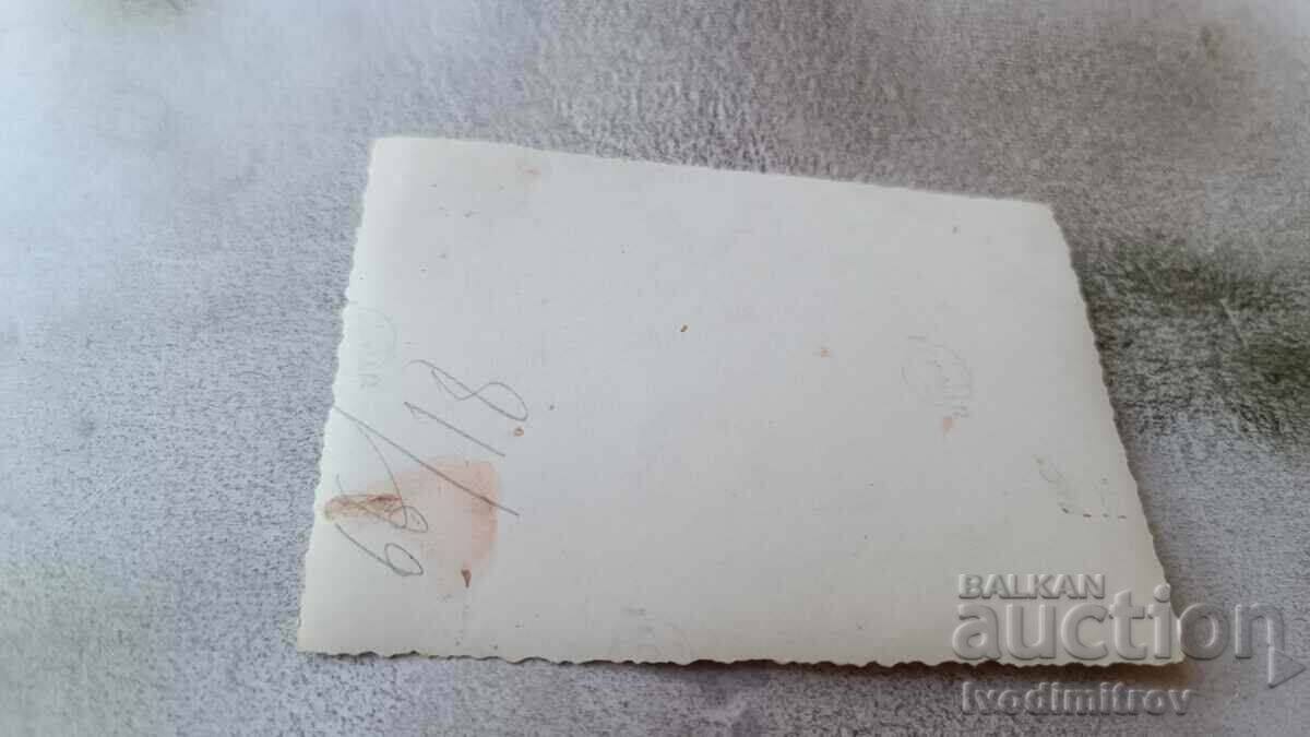 Φωτογραφία Σοφία Δύο γυναίκες σε μια βόλτα με τιμή 1.85 BGN | € 0.95 Φωτογραφία Σοφία Δύο γυναίκες σε μια βόλτα με τιμή 1.85 BGN | € 0.95