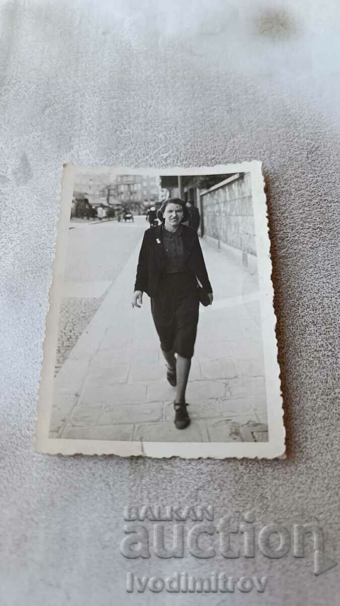 Photo Sofia Young woman on a walk