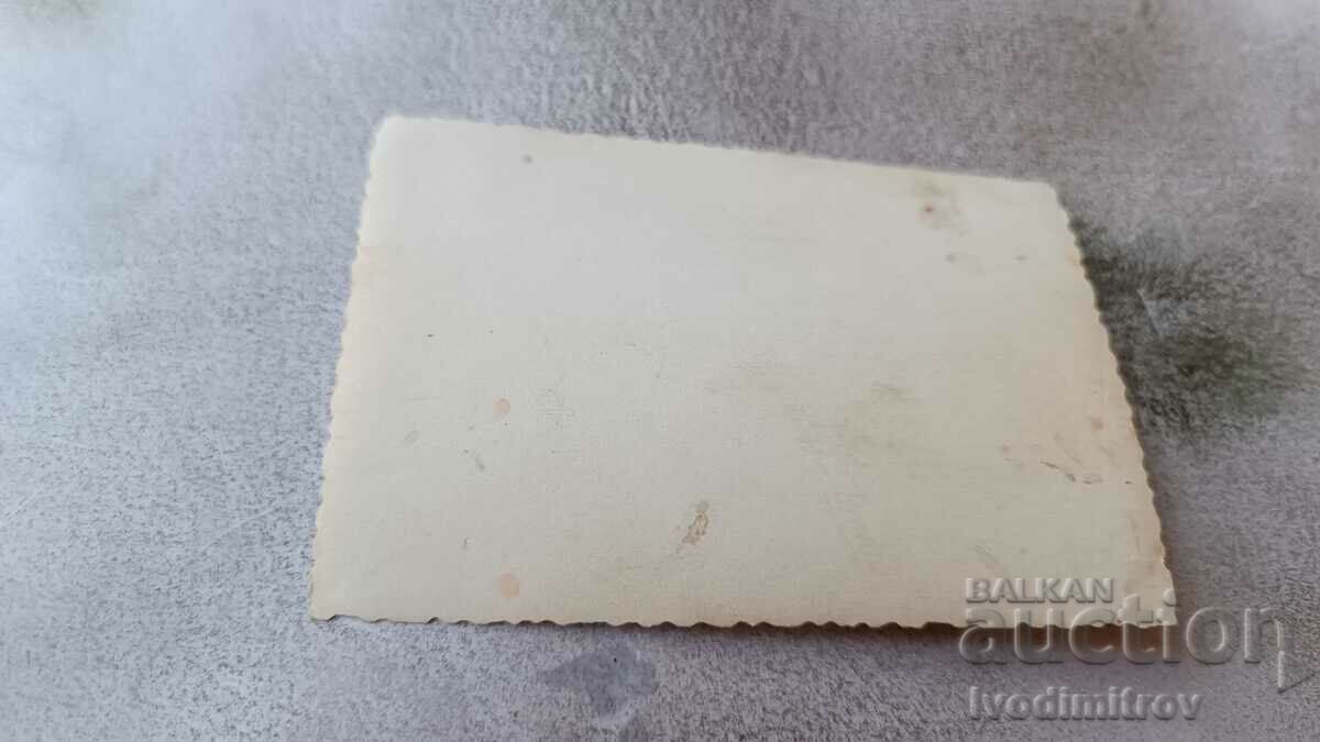 Φωτογραφία Σοφία Δύο γυναίκες σε μια βόλτα με τιμή 1.85 BGN | € 0.95 Φωτογραφία Σοφία Δύο γυναίκες σε μια βόλτα με τιμή 1.85 BGN | € 0.95