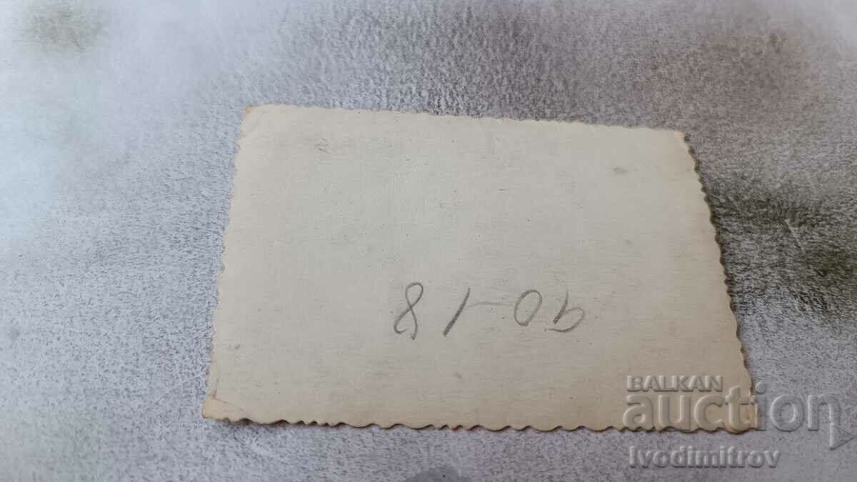 Φωτογραφία Σοφία Γυναίκα σε μια βόλτα με τιμή 1.85 BGN | € 0.95 Φωτογραφία Σοφία Γυναίκα σε μια βόλτα με τιμή 1.85 BGN | € 0.95