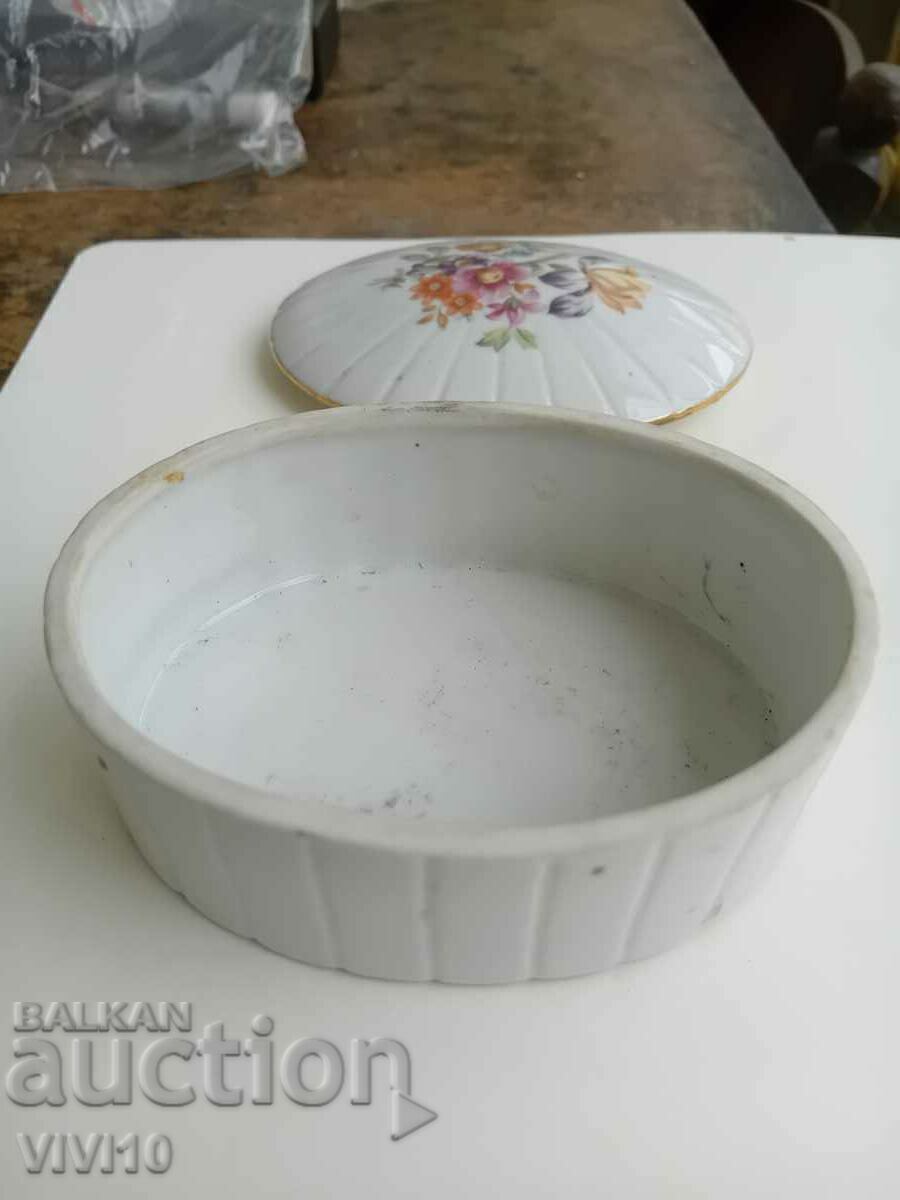Красива кутийка порцелан за бижута с цена € 15.00 | 29.34 лв.