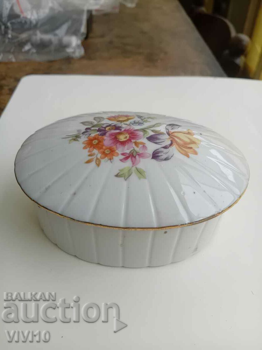 A beautiful porcelain jewelry box