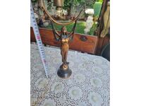 Sculptură veche din metal. Figura.