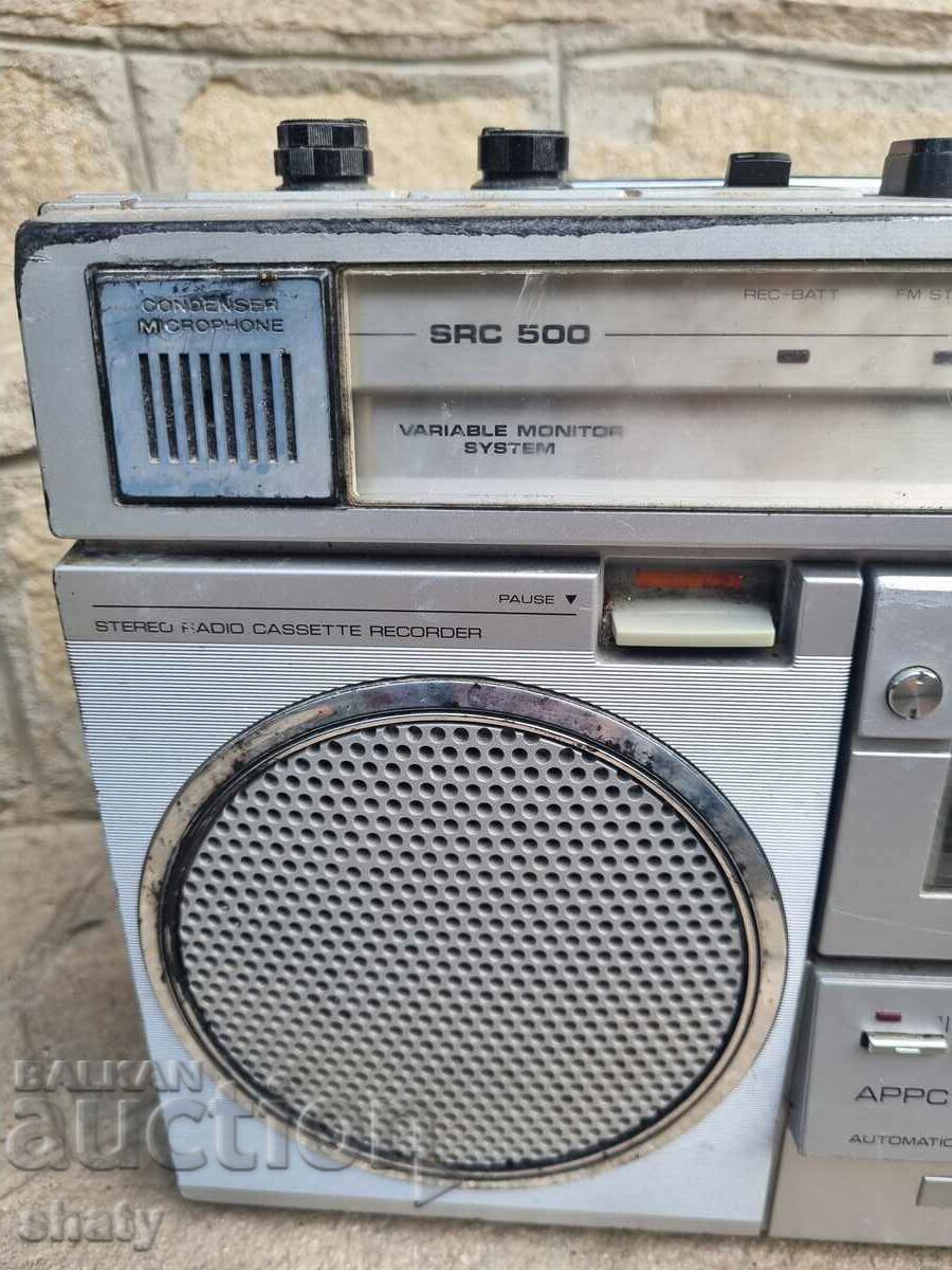 Licitație Un casetofon vechi.