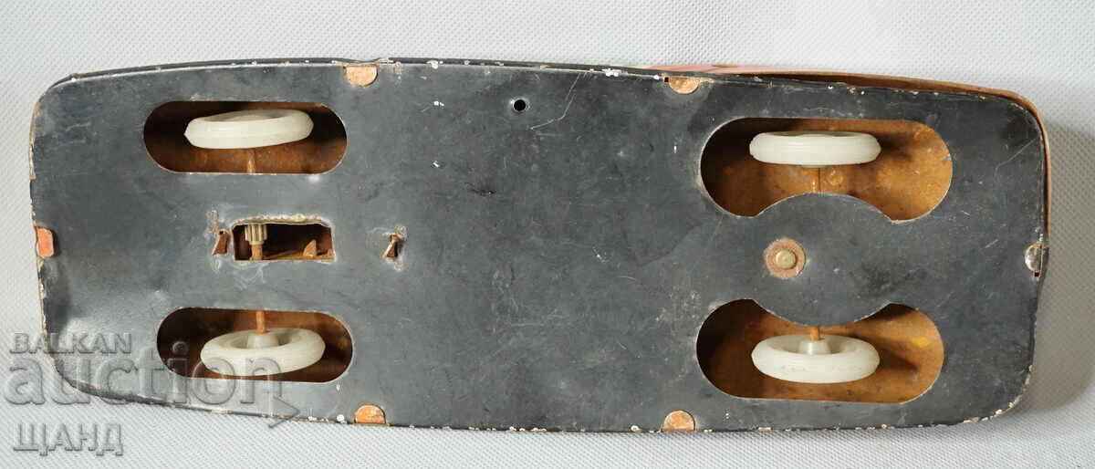 Παλιό βουλγαρικό μεταλλικό μηχανικό παιχνίδι μοντέλο σπορ αυτοκινήτου - 5 Παλιό βουλγαρικό μεταλλικό μηχανικό παιχνίδι μοντέλο σπορ αυτοκινήτου - 5