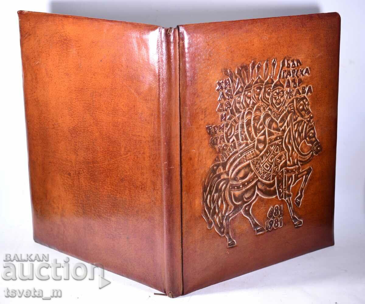 Delivery of Retro Vintage 80's Luxury Leather Letter Folders Delivery of Retro Vintage 80's Luxury Leather Letter Folders