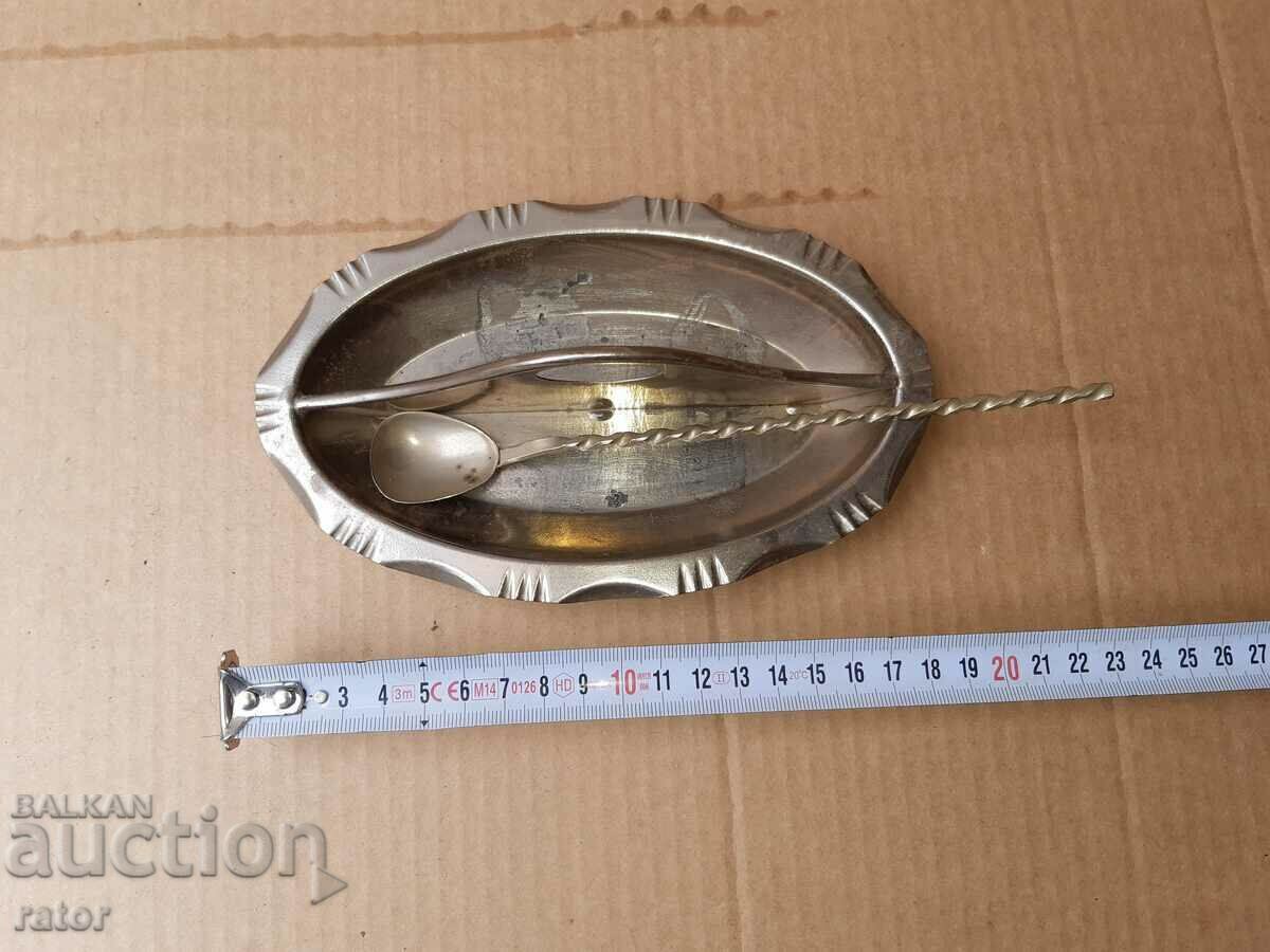 Vas vechi, vas, lingură - vechi de 100 de ani cu preț 12.00 BGN | € 6.14 Vas vechi, vas, lingură - vechi de 100 de ani cu preț 12.00 BGN | € 6.14