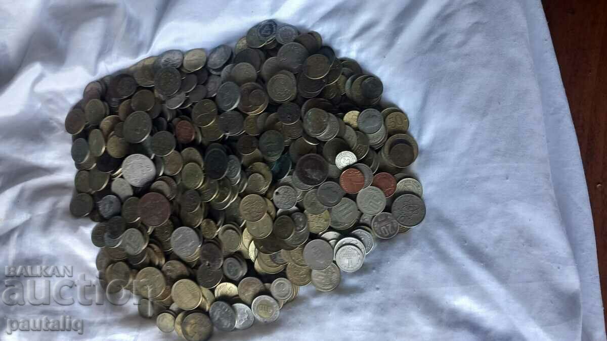 LARGE LOT OF COINS 1077 NUMBERS