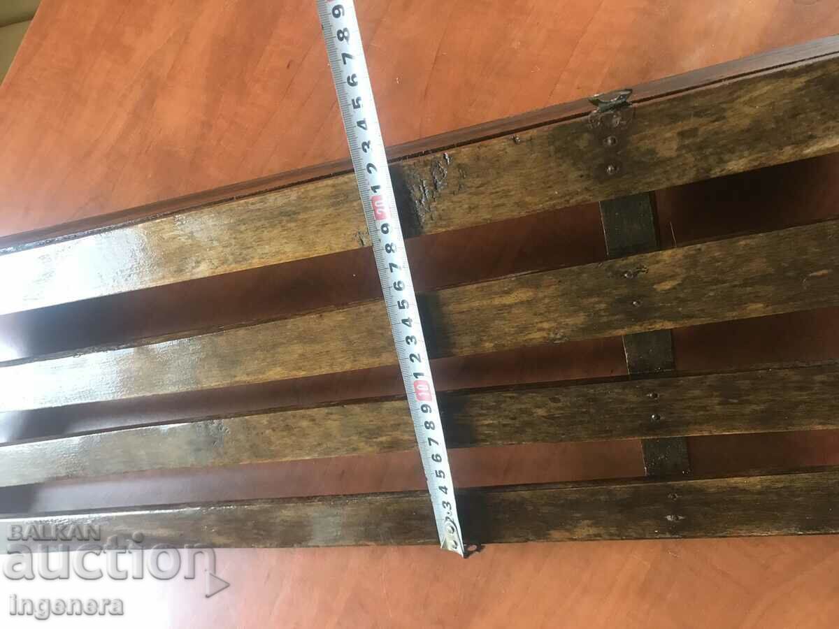 Licitație Umeraș Umeraș PERETE LEMN ANTICH CU RAFT Licitație Umeraș Umeraș PERETE LEMN ANTICH CU RAFT