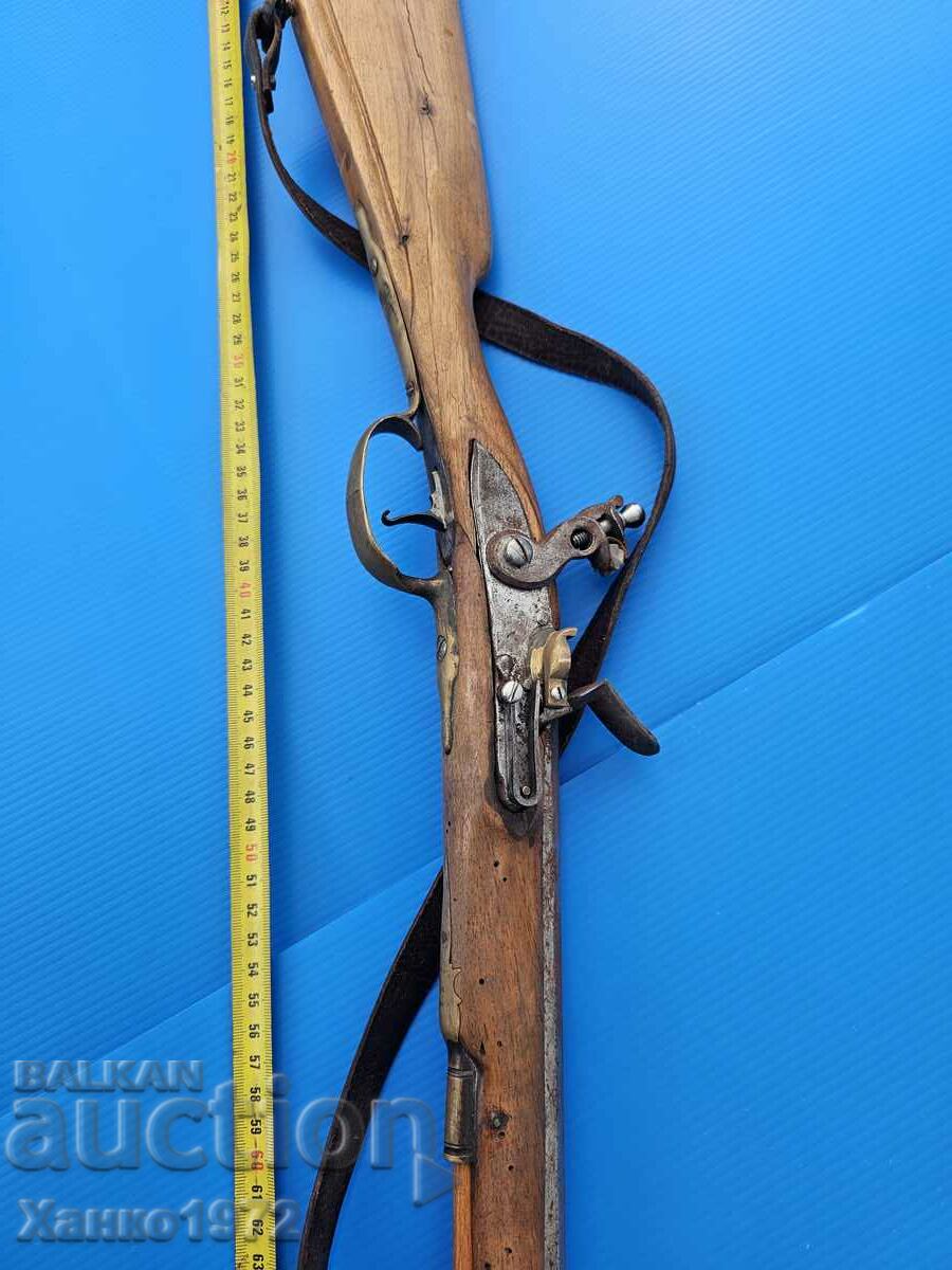 Old flintlock rifle