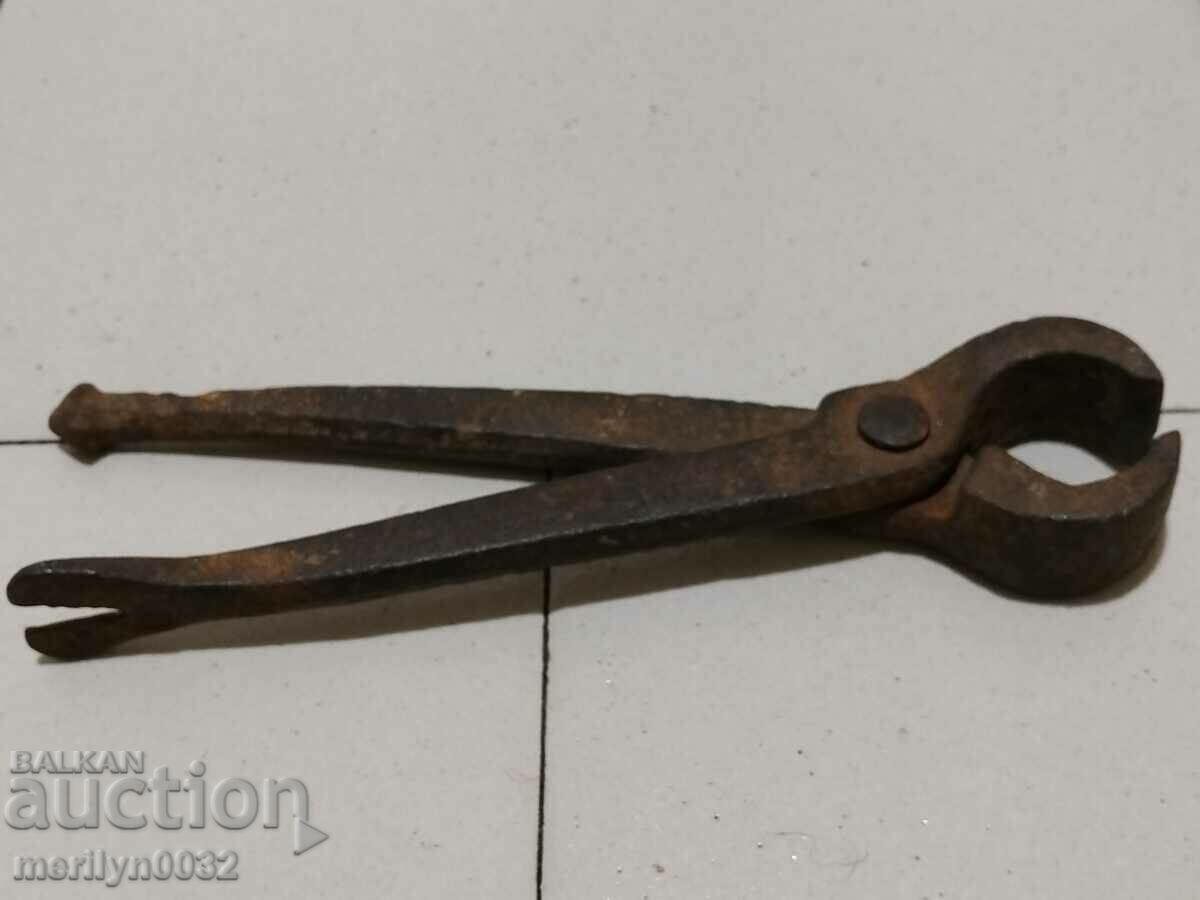 Clești vechi, șindrilă, fier forjat - 7 Clești vechi, șindrilă, fier forjat - 7