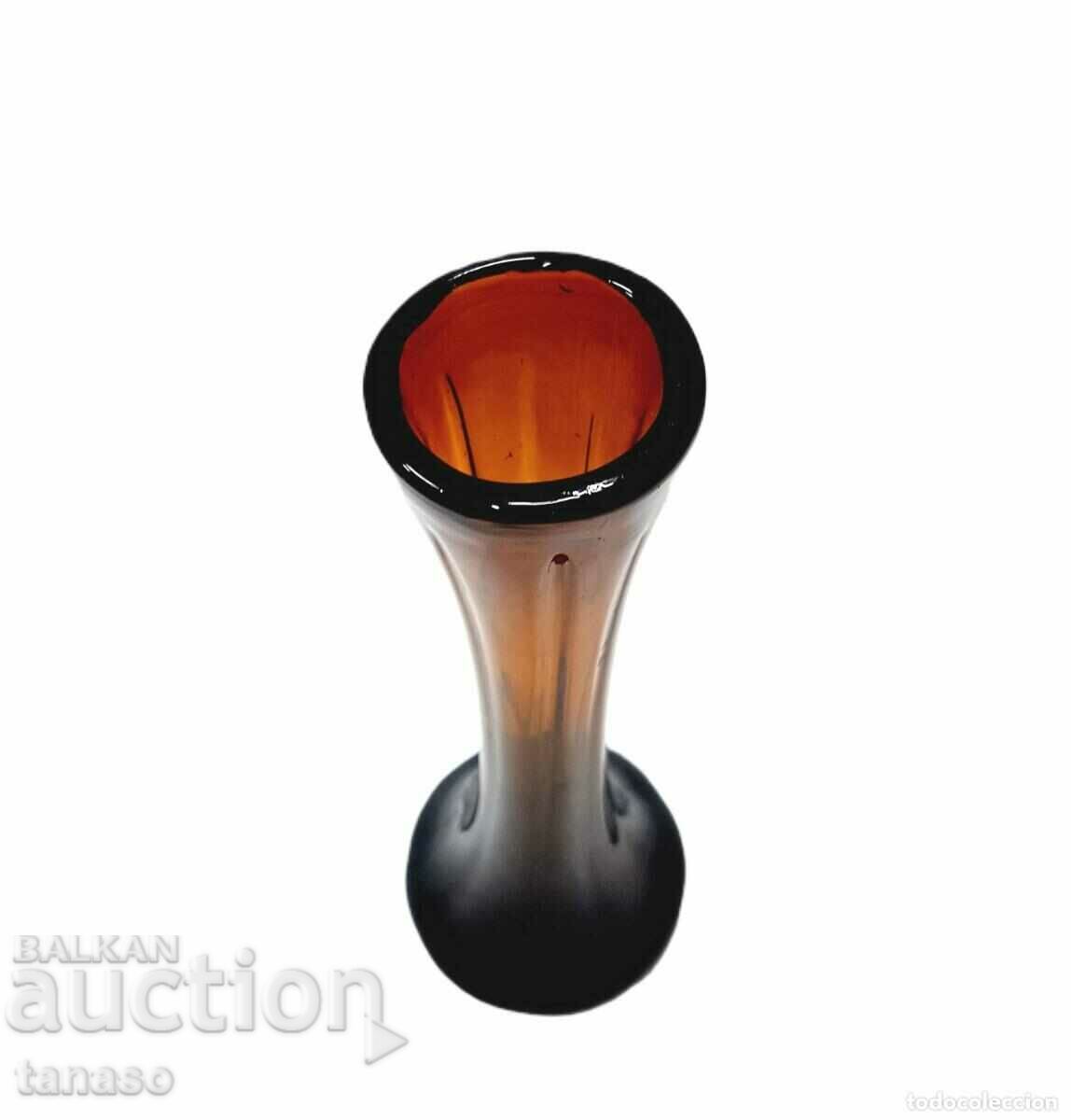 Auction Old vase of brown amber glass (10.1) Auction Old vase of brown amber glass (10.1)