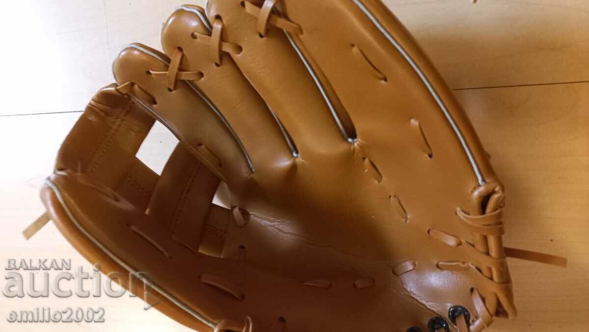 A baseball glove with price 9.00 BGN | € 4.60