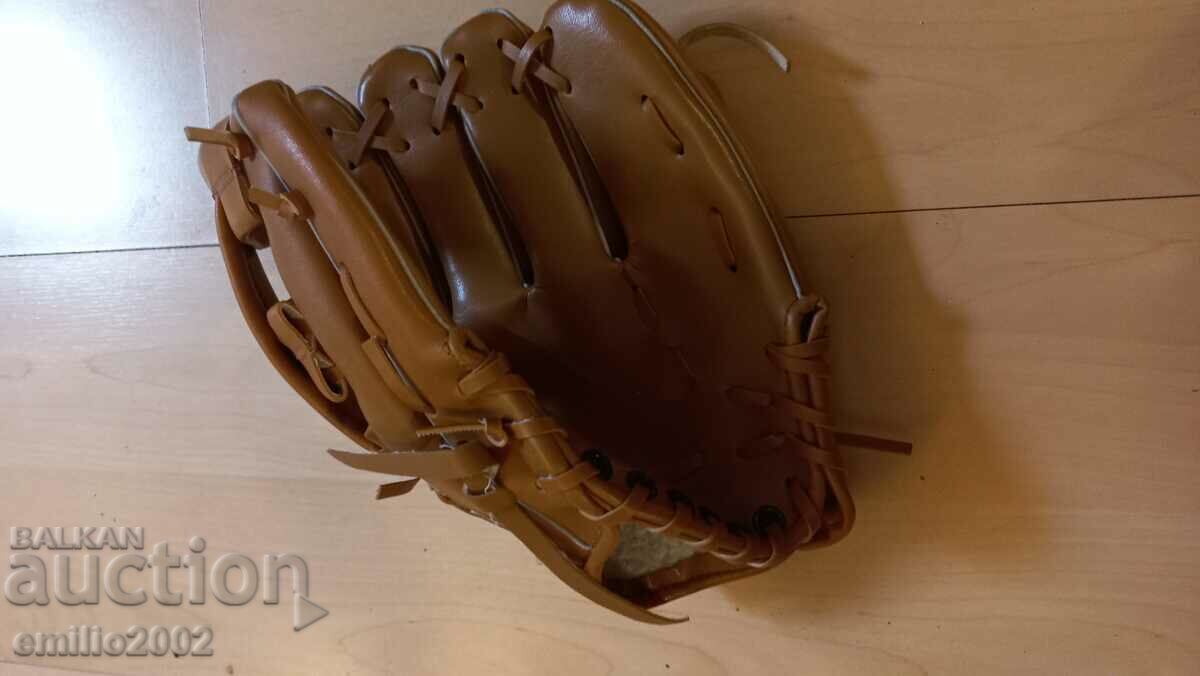 Auction  A baseball glove