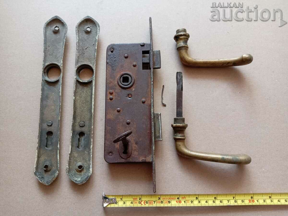 αντίκα πόλης μπρούτζινη κλειδαριά με κλειδί με τιμή 51.00 BGN | € 26.08 αντίκα πόλης μπρούτζινη κλειδαριά με κλειδί με τιμή 51.00 BGN | € 26.08