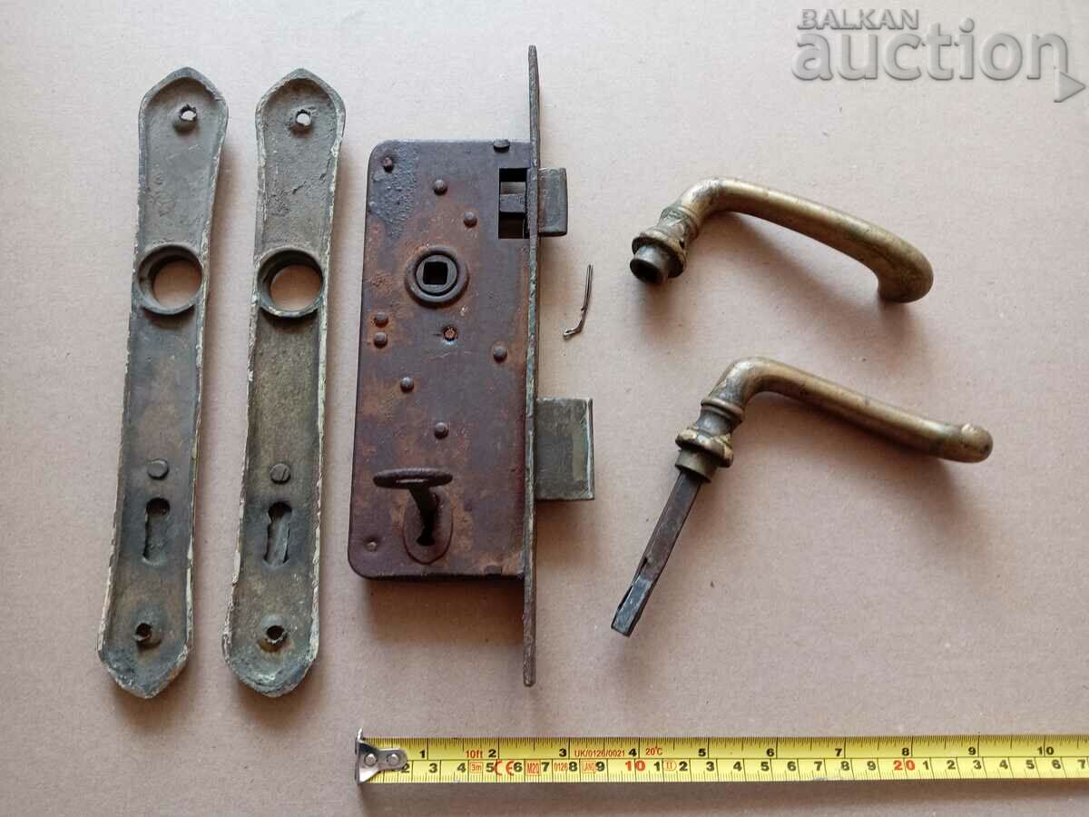 Παράδοση αντίκα πόλης μπρούτζινη κλειδαριά με κλειδί Παράδοση αντίκα πόλης μπρούτζινη κλειδαριά με κλειδί