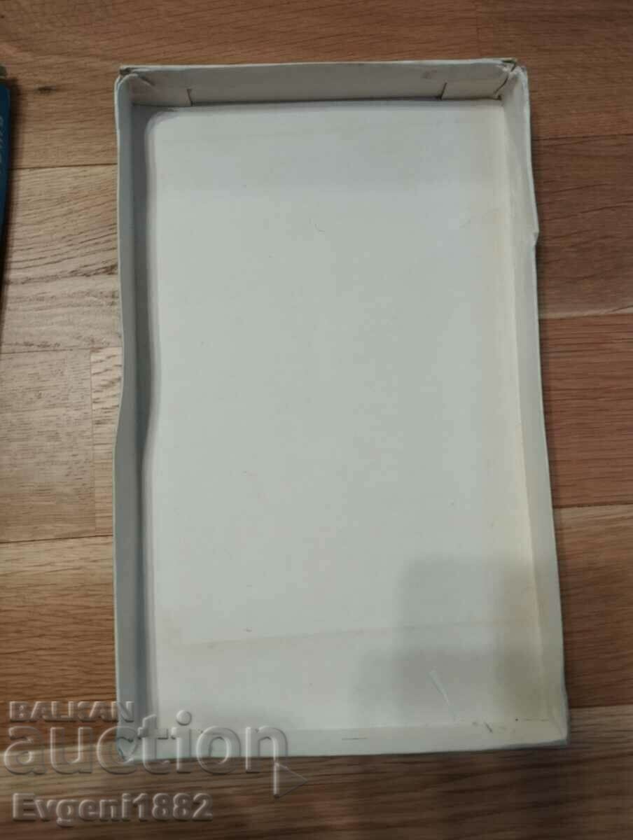 Old Box of Chocolates Romania Woman with price 3.00 BGN | € 1.53 Old Box of Chocolates Romania Woman with price 3.00 BGN | € 1.53